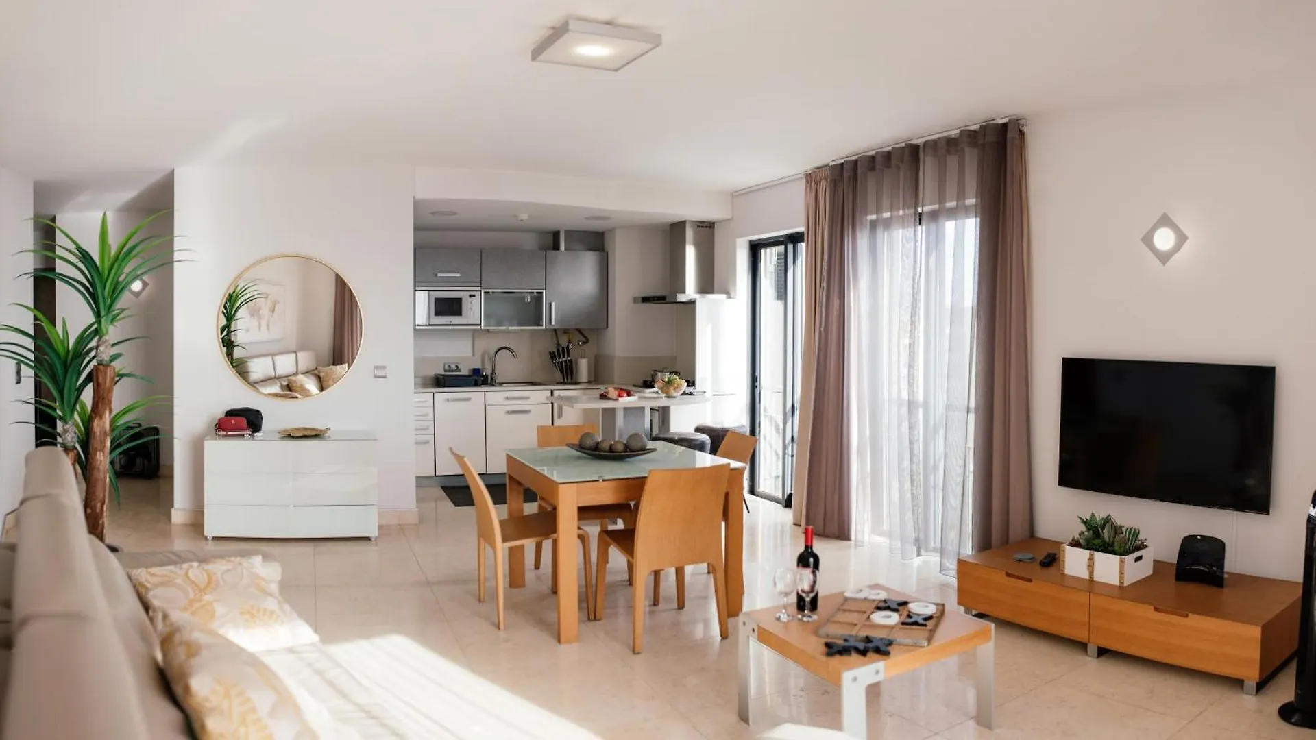 Sun Island Apartments Фуншал